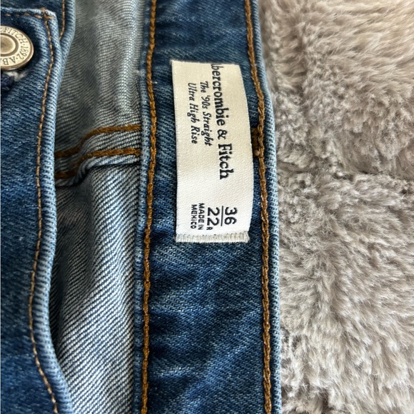 Plus Size Abercrombie & Fitch 90’s High Waist Jean - Picture 6 of 8